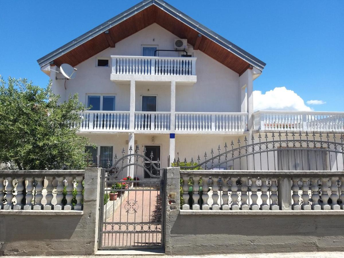 Sunny Apartment Jukic With Sea View 扎达尔 外观 照片